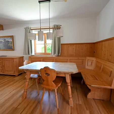 度假居 Alpenvilla Liboria Mit Sauna Garten Und 5 Schlafzimmern