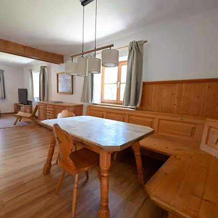 Alpenvilla Liboria Mit Sauna Garten Und 5 Schlafzimmern 度假居