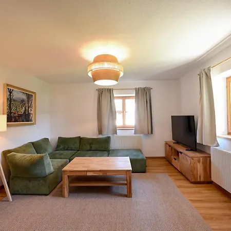 Hébergement de vacances Alpenvilla Liboria Mit Sauna Garten Und 5 Schlafzimmern