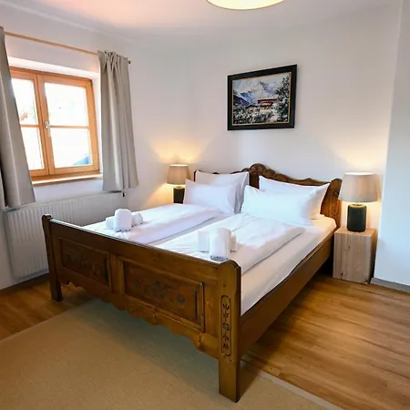 Hébergement de vacances Alpenvilla Liboria Mit Sauna Garten Und 5 Schlafzimmern