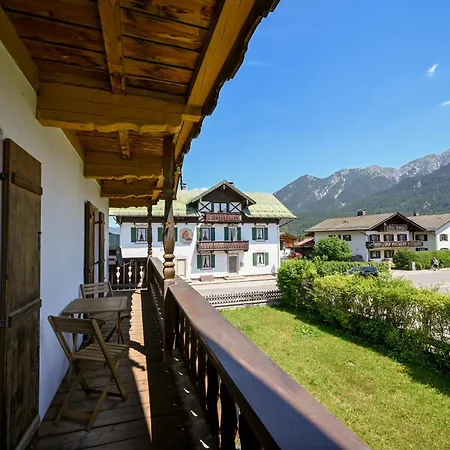 Alpenvilla Liboria Mit Sauna Garten Und 5 Schlafzimmern 度假居