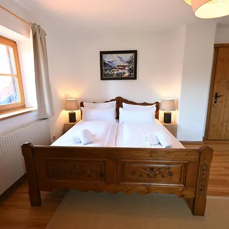 Hébergement de vacances Alpenvilla Liboria Mit Sauna Garten Und 5 Schlafzimmern Wallgau