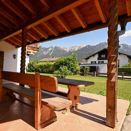 Alpenvilla Liboria Mit Sauna Garten Und 5 Schlafzimmern 度假居 *