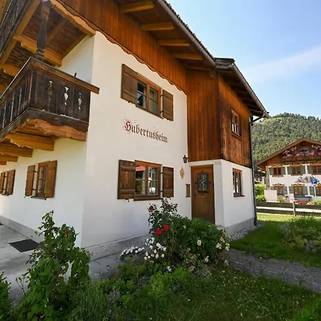 Hébergement de vacances Alpenvilla Liboria Mit Sauna Garten Und 5 Schlafzimmern Wallgau