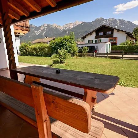Alpenvilla Liboria Mit Sauna Garten Und 5 Schlafzimmern 度假居