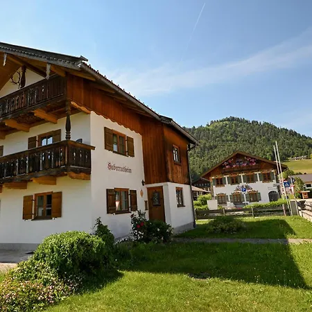 Alpenvilla Liboria Mit Sauna Garten Und 5 Schlafzimmern Hébergement de vacances Wallgau