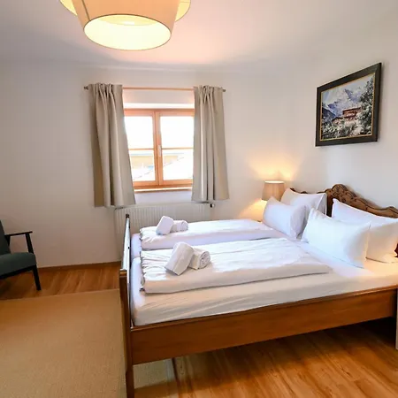 Alpenvilla Liboria Mit Sauna Garten Und 5 Schlafzimmern Hébergement de vacances