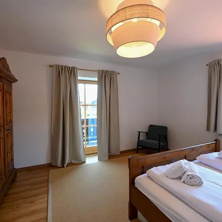 Hébergement de vacances Alpenvilla Liboria Mit Sauna Garten Und 5 Schlafzimmern *