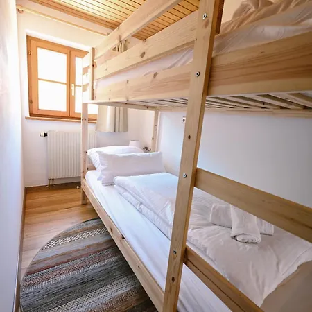 Alpenvilla Liboria Mit Sauna Garten Und 5 Schlafzimmern Hébergement de vacances
