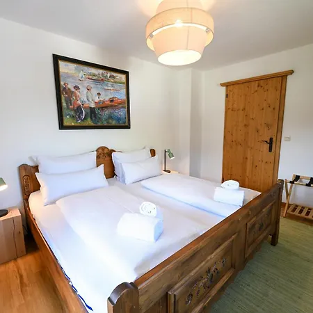 Alpenvilla Liboria Mit Sauna Garten Und 5 Schlafzimmern 度假居