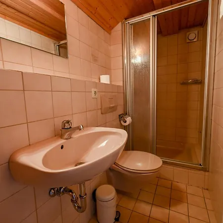 Hébergement de vacances Alpenvilla Liboria Mit Sauna Garten Und 5 Schlafzimmern